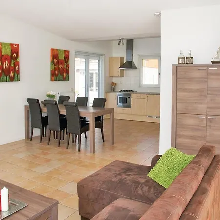 Botel Three-bedroom In
