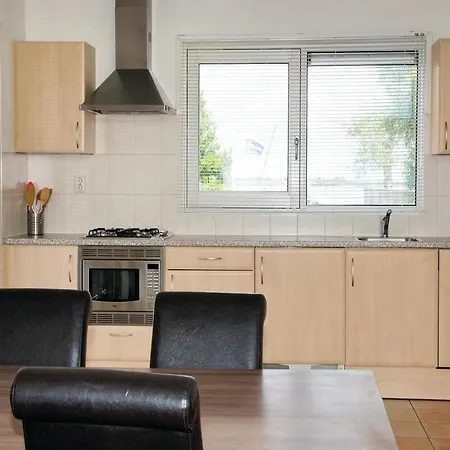 Botel Three-bedroom In 4*